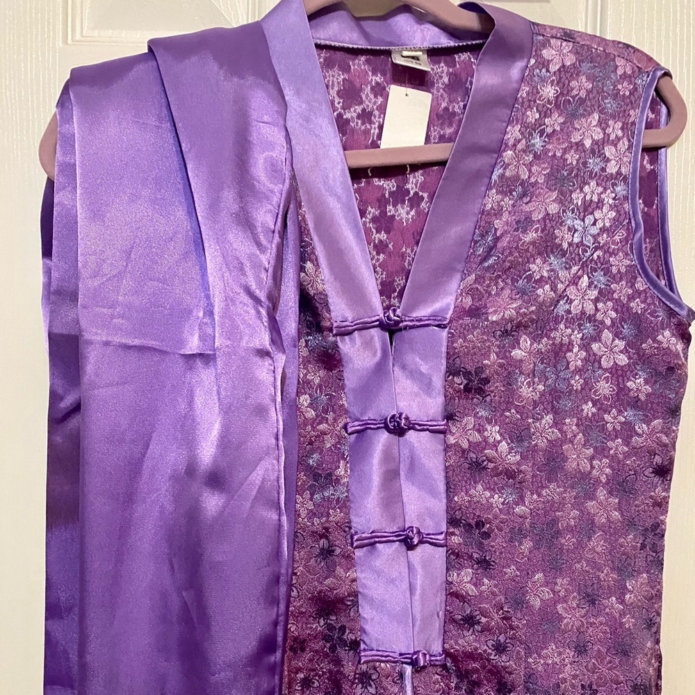 💜 International outfit 💜 never worn. New - brought from another country.